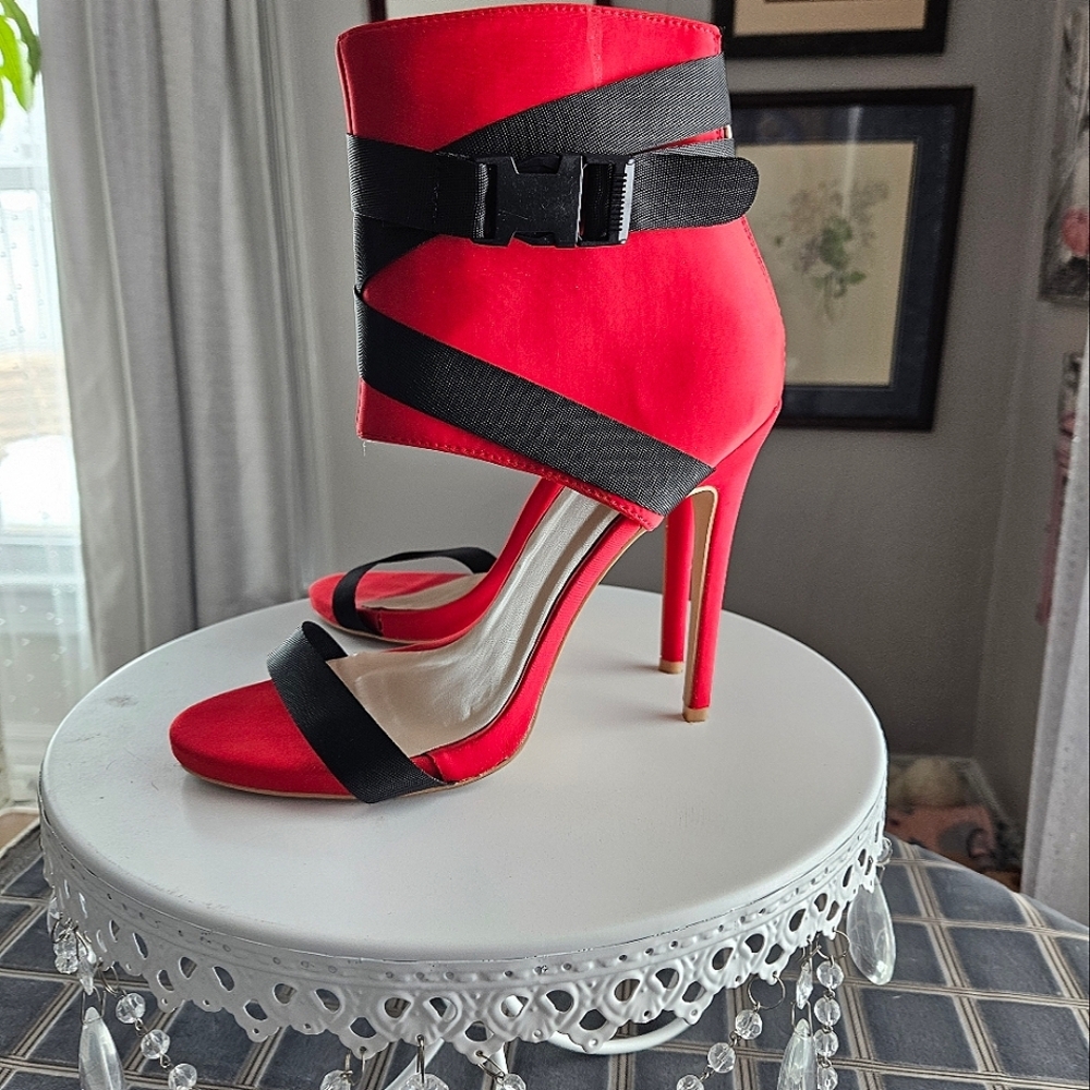 SIMMI London Jamilla Lycra Elegant Red Buckle Stilleto Sz 8